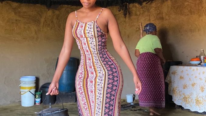 Hot Young SA Woman Causes a Frenzy on Twitter After She Was Seen Doing This